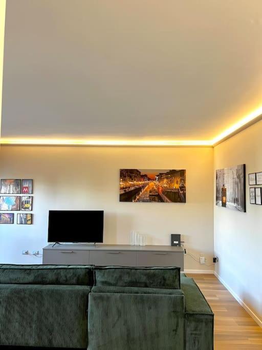 Stadio Fiera Ampio E Luminoso Con Balcone Appartamento Milano